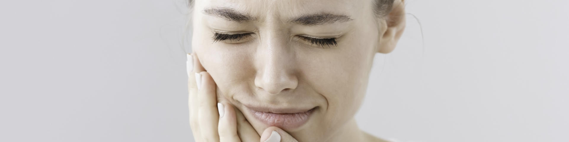 woman with dental pain